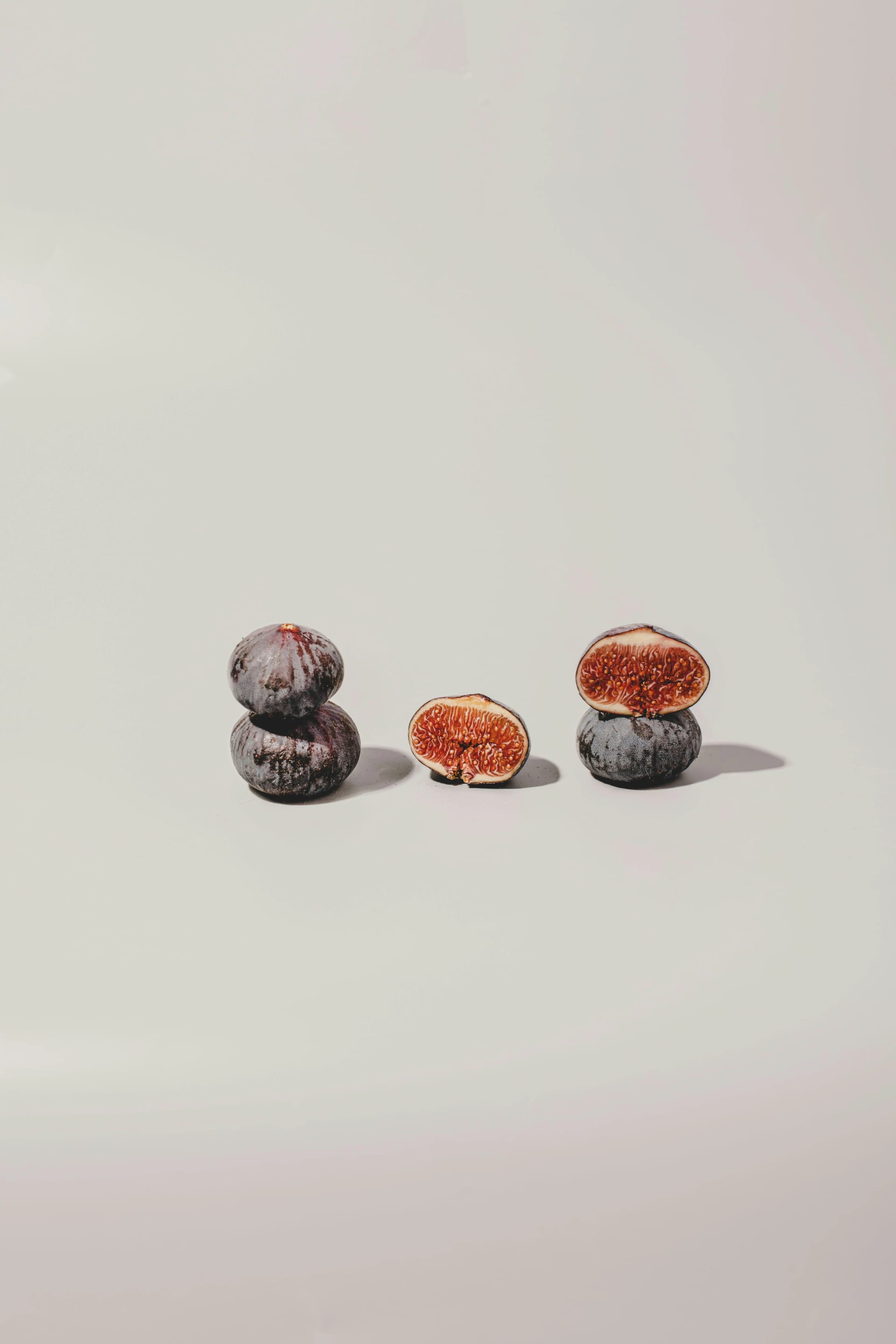 Fresh and freeze-dried figs showing the rich caramel-brown texture of Turkish fig exports